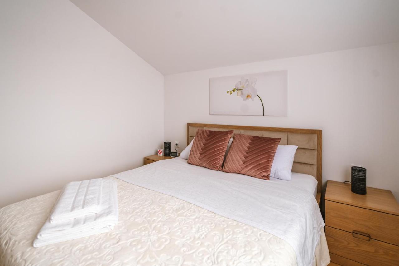 Mikonos Apartman Surcin Экстерьер фото
