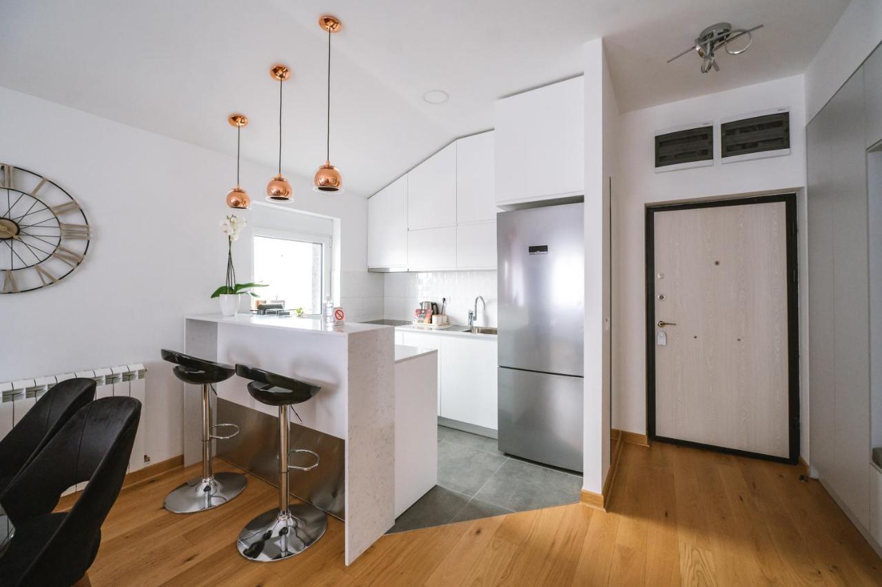 Mikonos Apartman Surcin Экстерьер фото